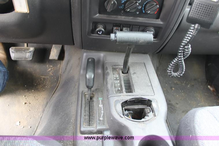 image for item A2845 1999 Jeep Cherokee SE SUV