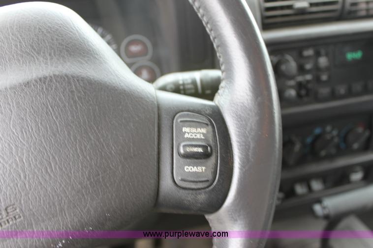 image for item A2845 1999 Jeep Cherokee SE SUV