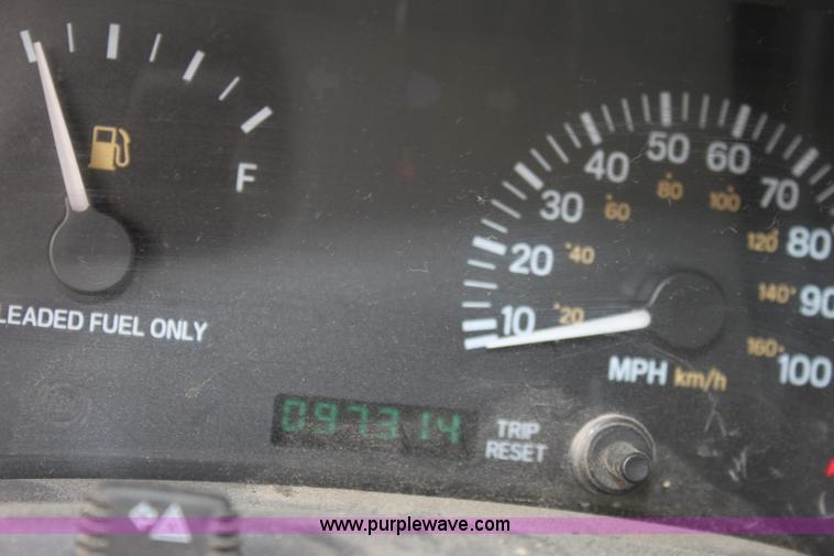 image for item A2845 1999 Jeep Cherokee SE SUV