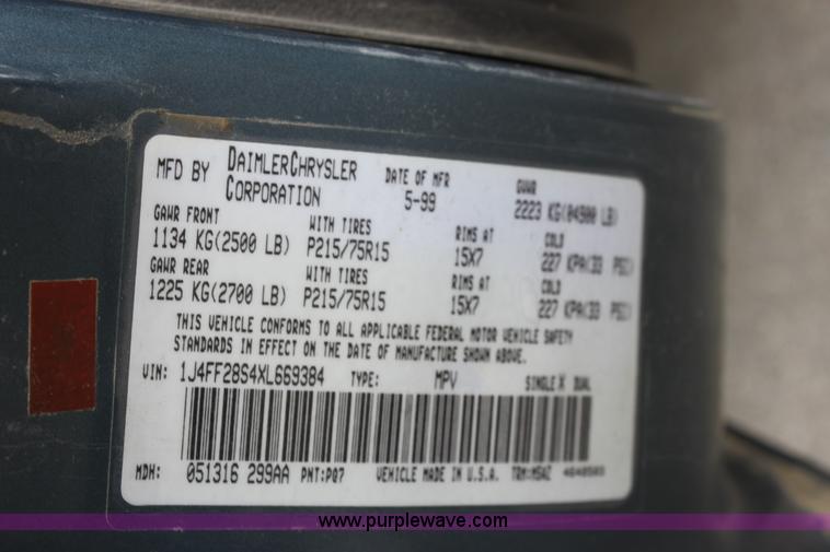 image for item A2845 1999 Jeep Cherokee SE SUV