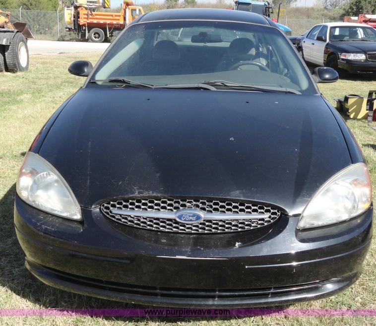 image for item A3164 2002 Ford Taurus SE