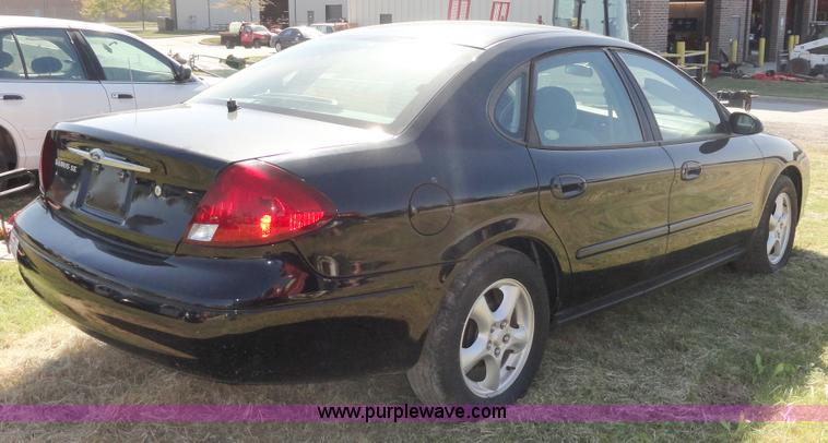 image for item A3164 2002 Ford Taurus SE