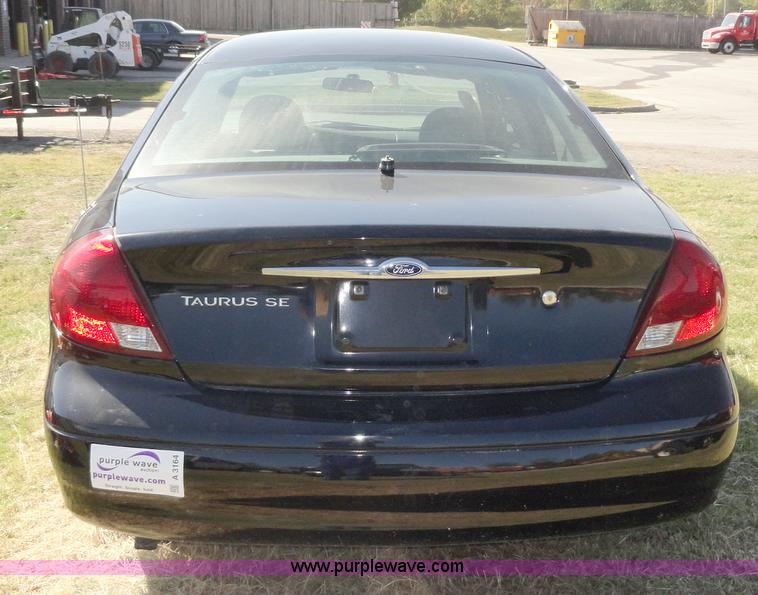 image for item A3164 2002 Ford Taurus SE