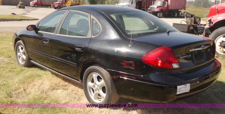 image for item A3164 2002 Ford Taurus SE