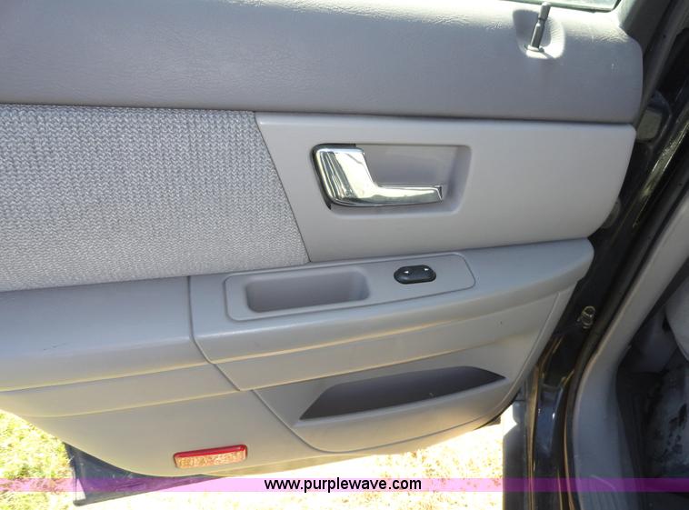 image for item A3164 2002 Ford Taurus SE