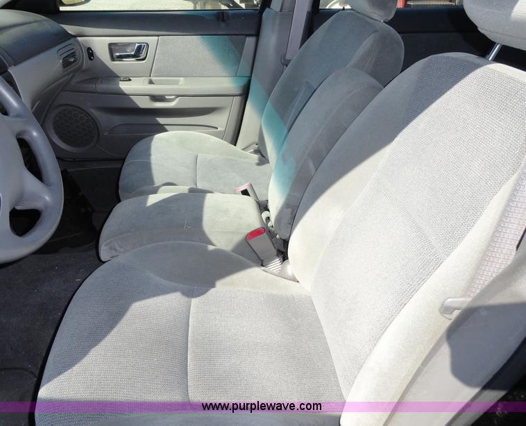 image for item A3164 2002 Ford Taurus SE