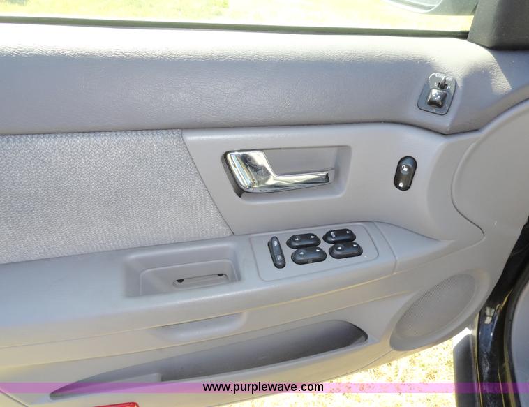 image for item A3164 2002 Ford Taurus SE