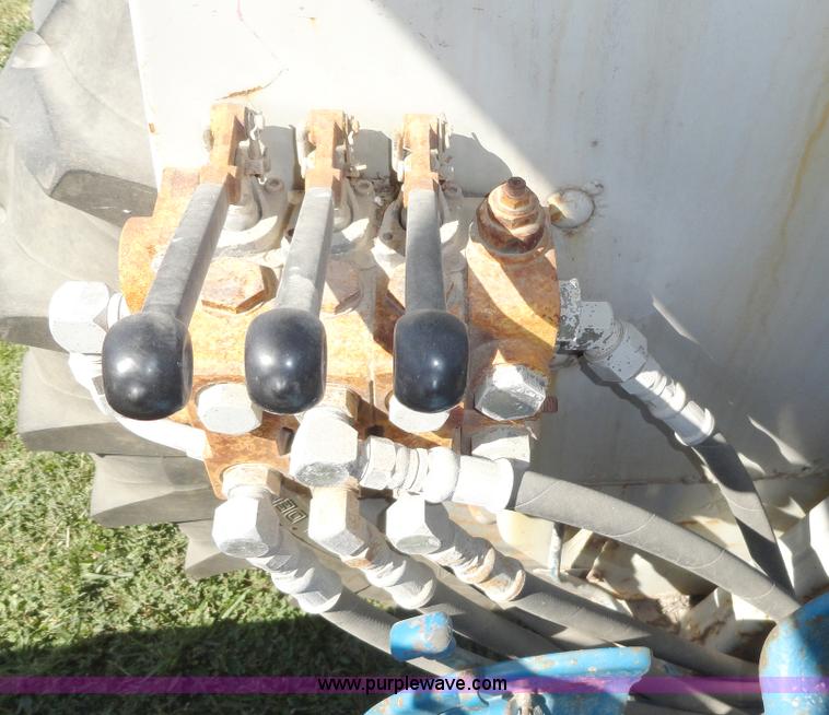 image for item A3170 1981 Ford 6600 tractor