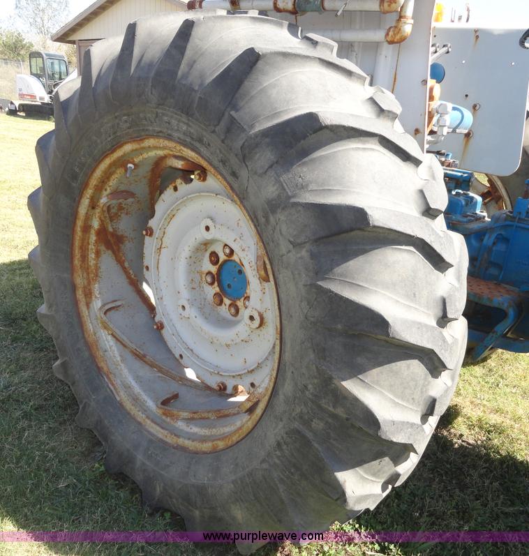 image for item A3170 1981 Ford 6600 tractor