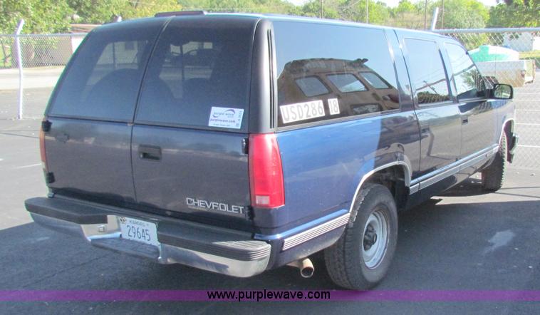 image for item A3531 1995 Chevrolet Suburban 1500 SUV
