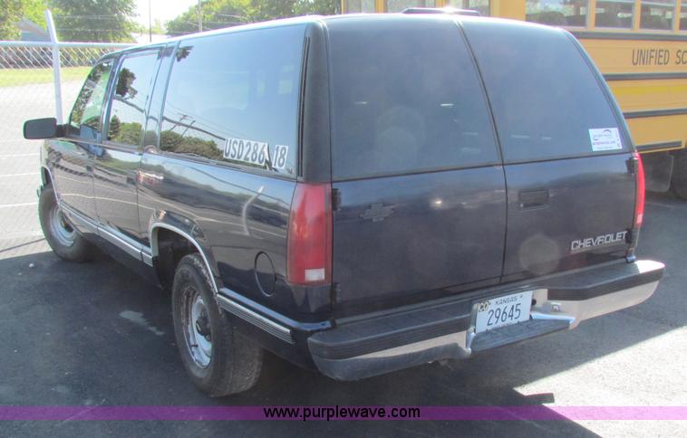 image for item A3531 1995 Chevrolet Suburban 1500 SUV