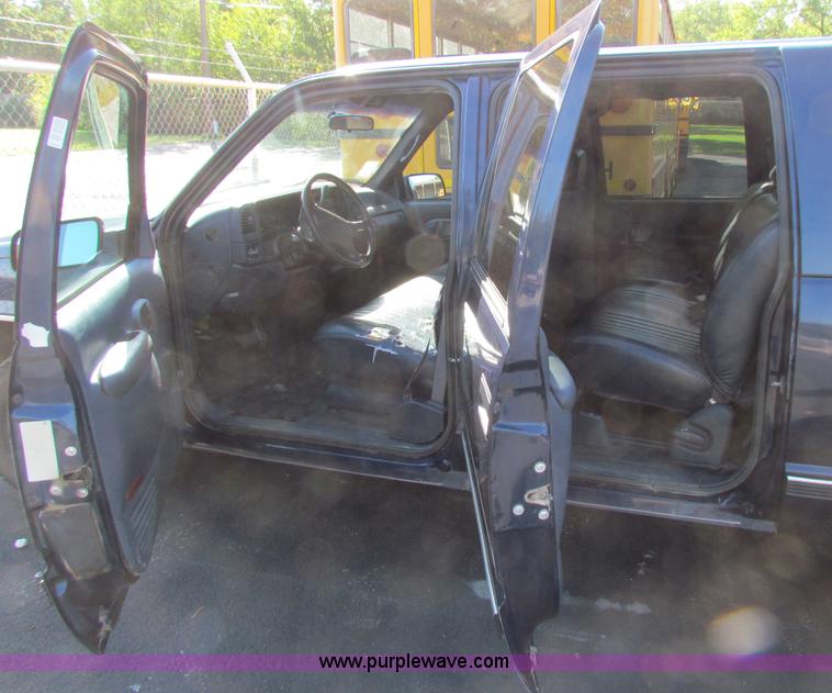 image for item A3531 1995 Chevrolet Suburban 1500 SUV
