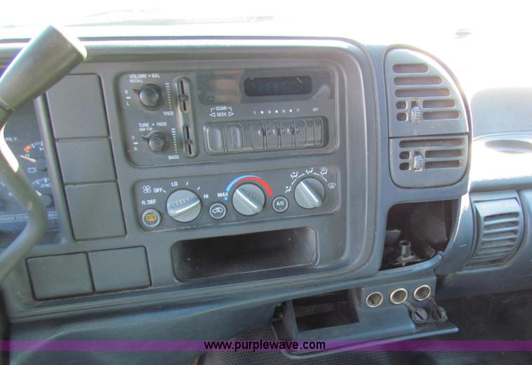 image for item A3531 1995 Chevrolet Suburban 1500 SUV