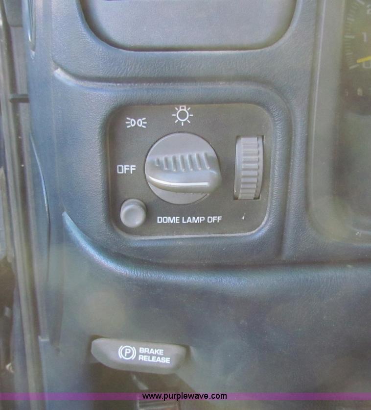 image for item A3531 1995 Chevrolet Suburban 1500 SUV