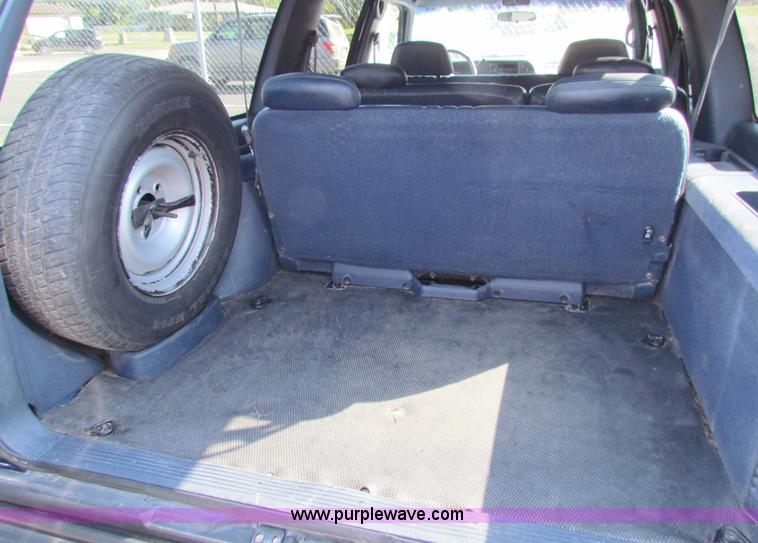 image for item A3531 1995 Chevrolet Suburban 1500 SUV