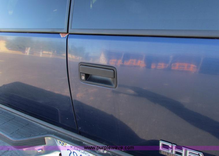 image for item A3531 1995 Chevrolet Suburban 1500 SUV