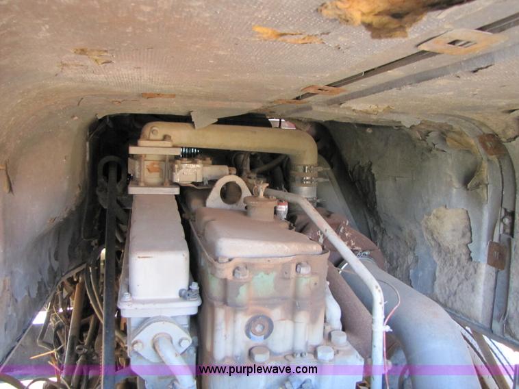 image for item A4636 1985 International COF9670 semi truck