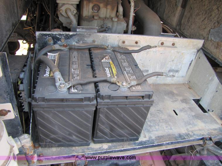 image for item A4636 1985 International COF9670 semi truck