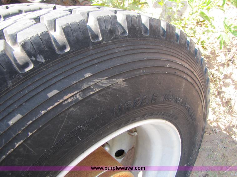 image for item A4636 1985 International COF9670 semi truck