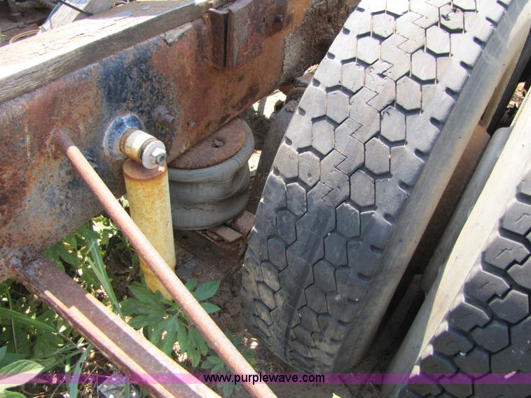 image for item A4636 1985 International COF9670 semi truck