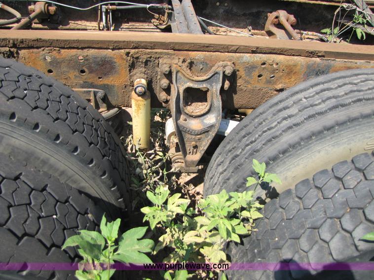 image for item A4636 1985 International COF9670 semi truck