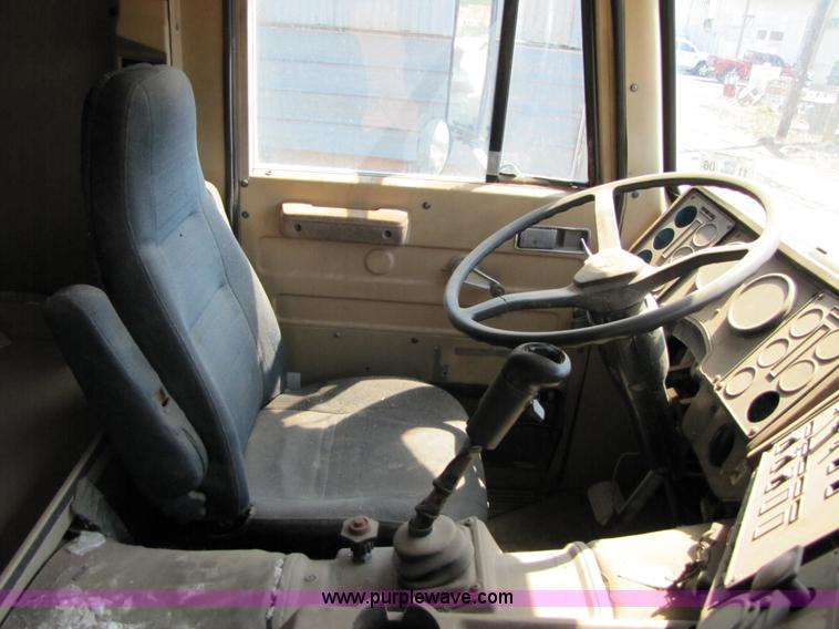 image for item A4636 1985 International COF9670 semi truck