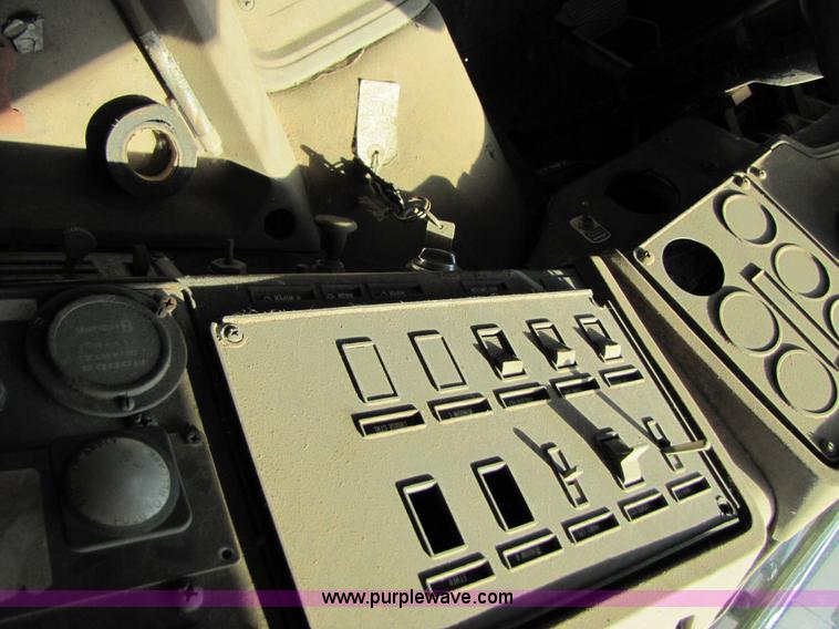 image for item A4636 1985 International COF9670 semi truck