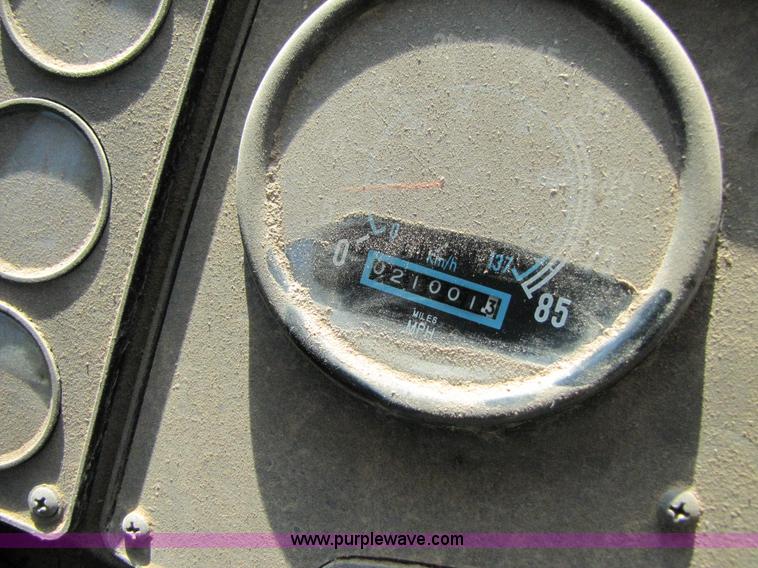 image for item A4636 1985 International COF9670 semi truck