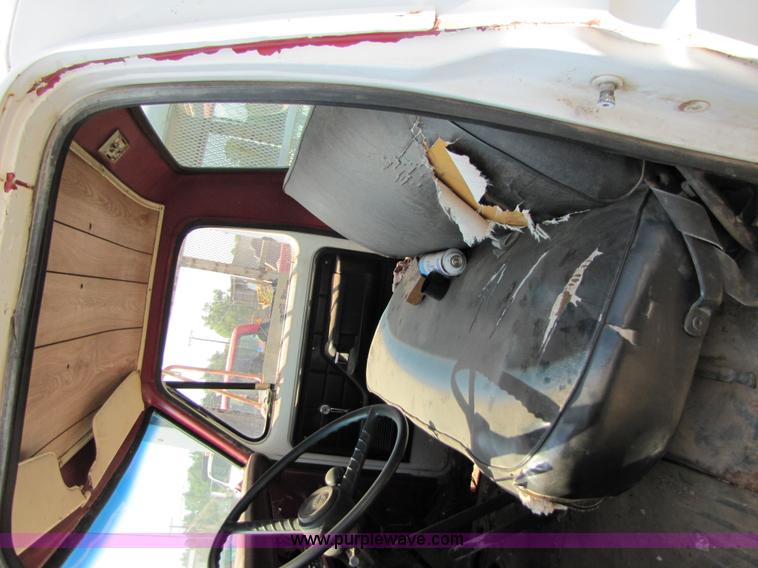 image for item C9529 1973 Ford F600 truck cab and chassis