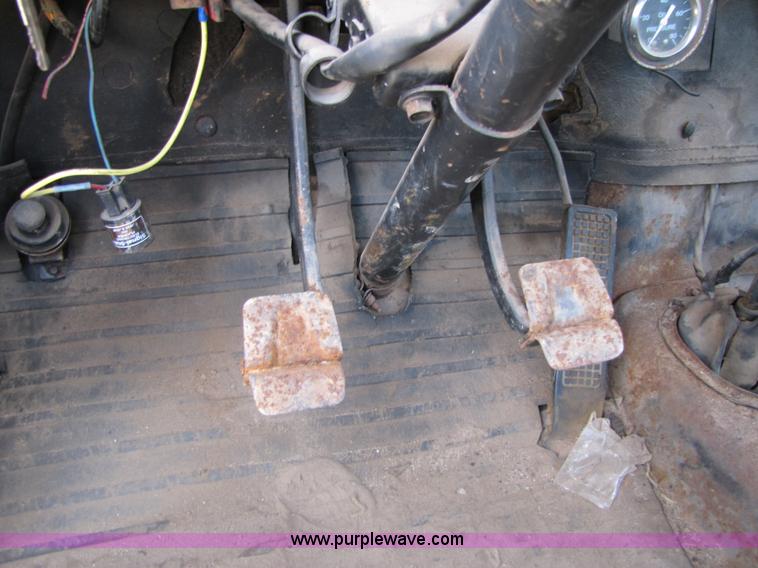 image for item C9529 1973 Ford F600 truck cab and chassis