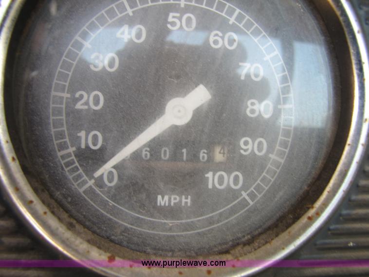 image for item C9529 1973 Ford F600 truck cab and chassis