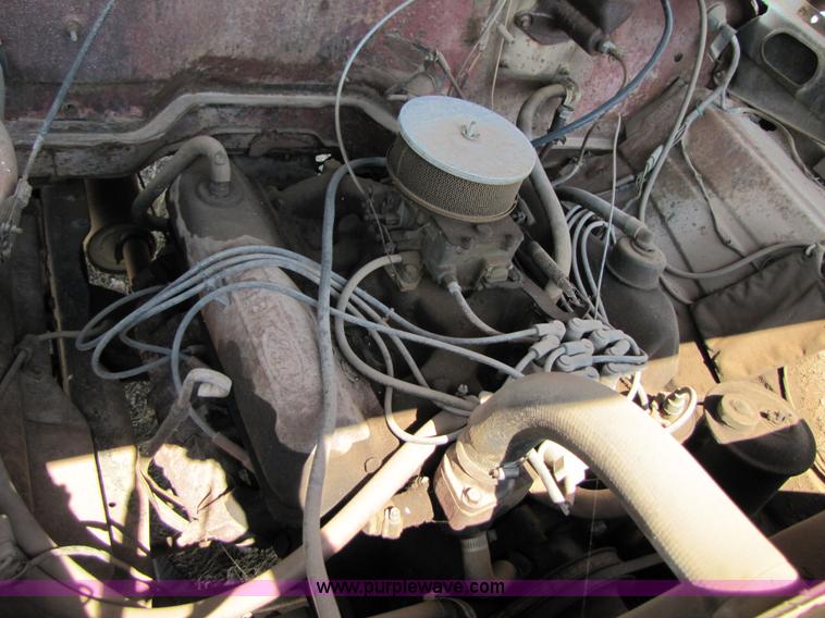 image for item C9529 1973 Ford F600 truck cab and chassis