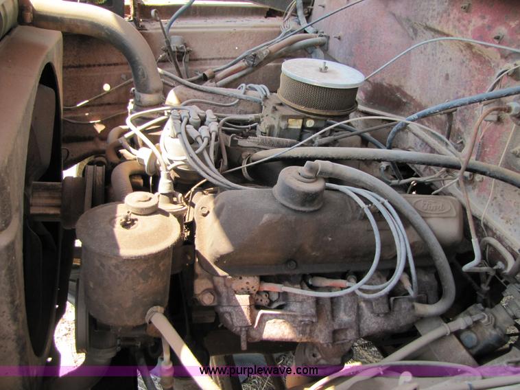 image for item C9529 1973 Ford F600 truck cab and chassis