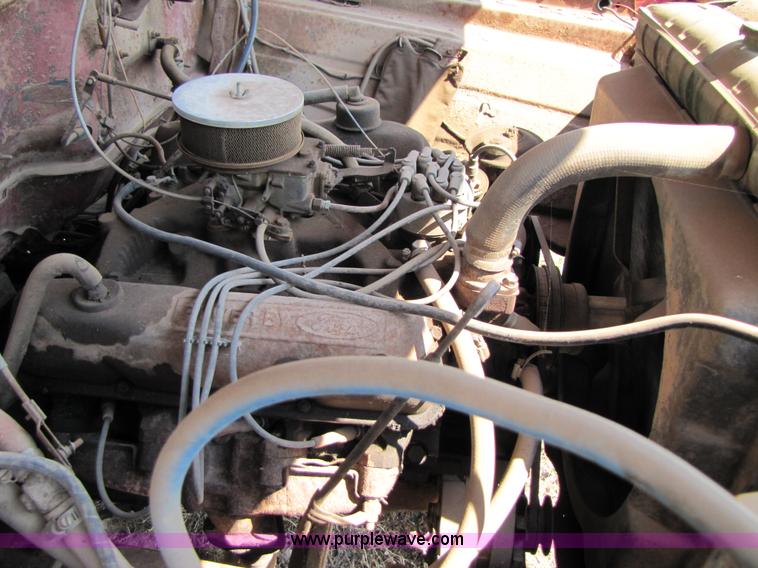 image for item C9529 1973 Ford F600 truck cab and chassis