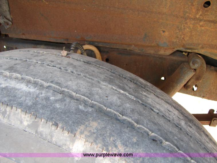 image for item C9529 1973 Ford F600 truck cab and chassis