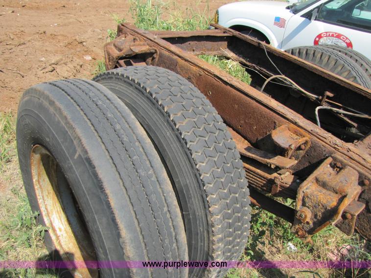 image for item C9529 1973 Ford F600 truck cab and chassis