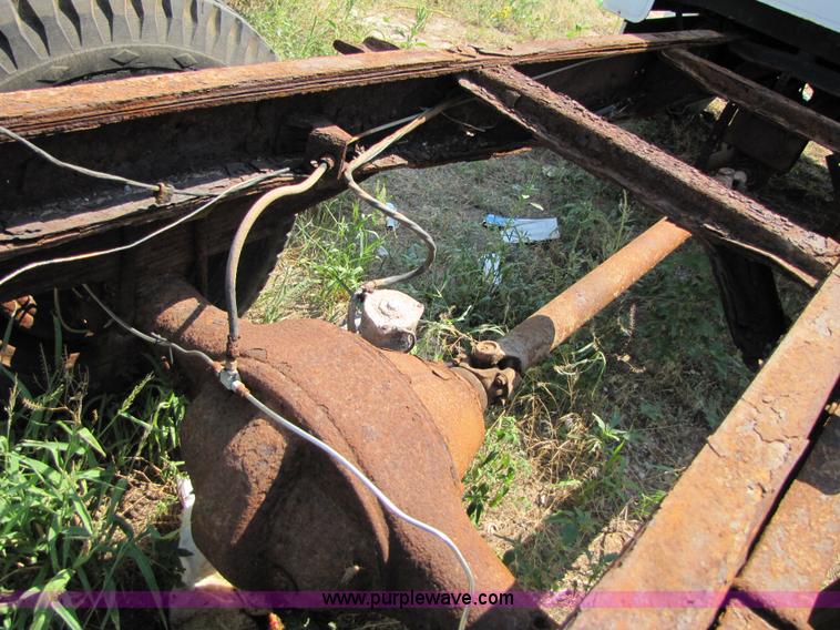 image for item C9529 1973 Ford F600 truck cab and chassis