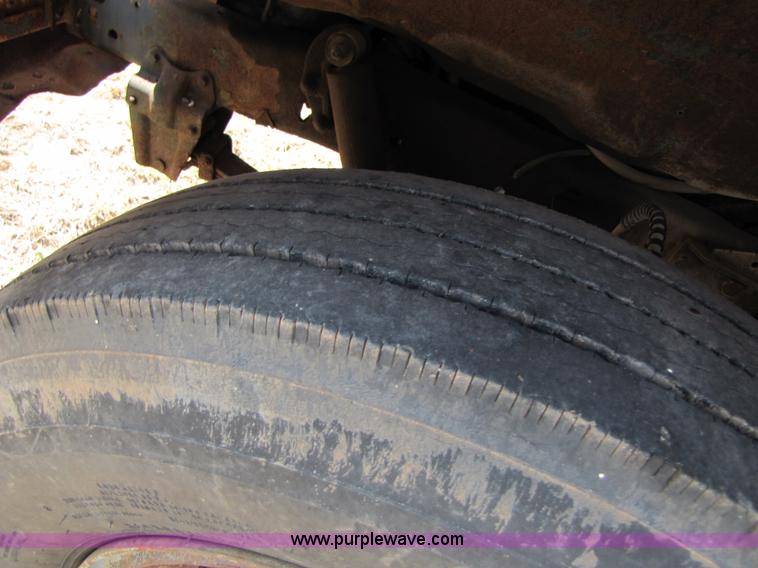 image for item C9529 1973 Ford F600 truck cab and chassis