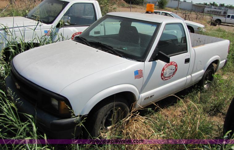 image for item C9530 1994 Chevrolet S10 pickup truck