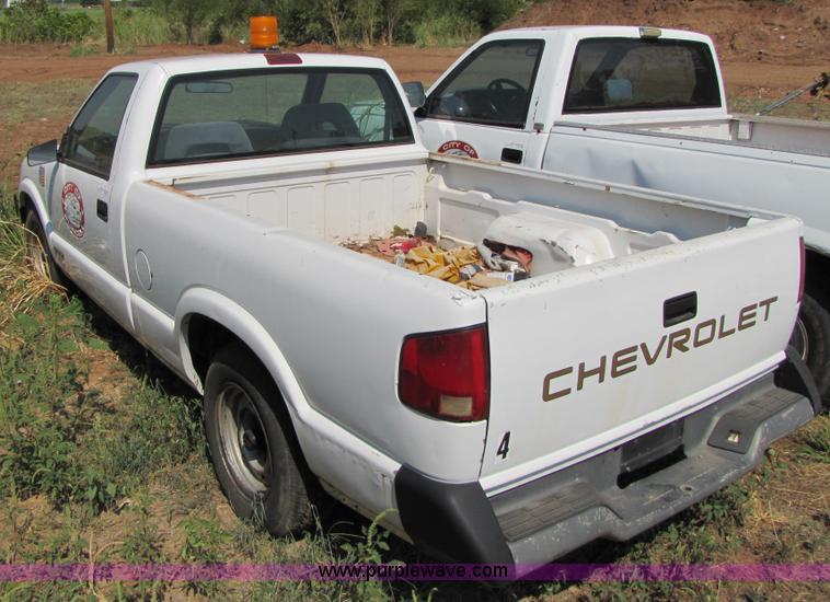 image for item C9530 1994 Chevrolet S10 pickup truck