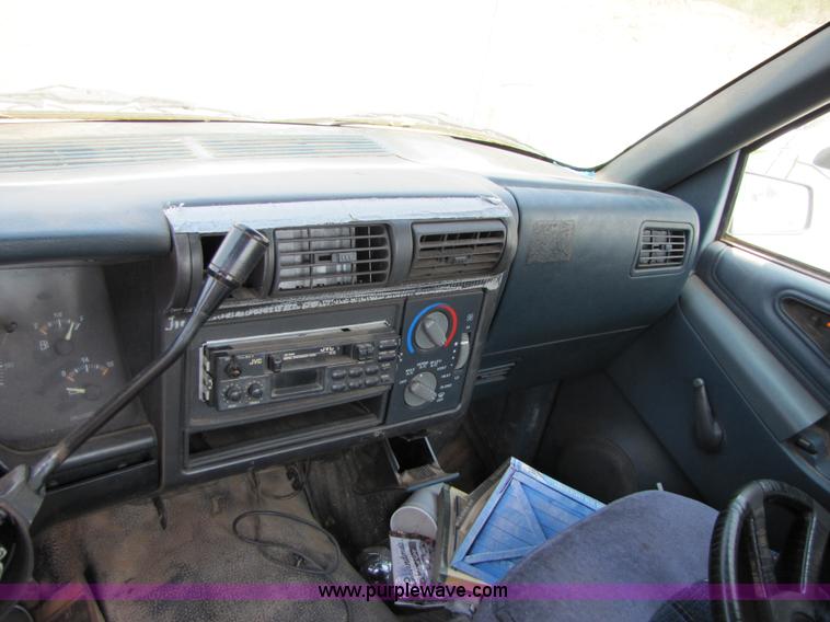 image for item C9530 1994 Chevrolet S10 pickup truck
