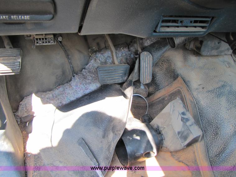 image for item C9530 1994 Chevrolet S10 pickup truck