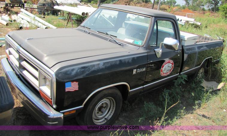 image for item C9532 1990 Dodge Ram D150 S pickup truck