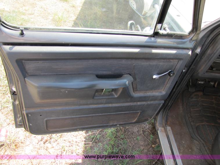 image for item C9532 1990 Dodge Ram D150 S pickup truck