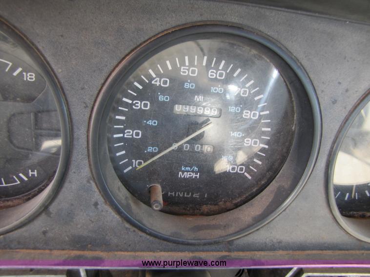 image for item C9532 1990 Dodge Ram D150 S pickup truck