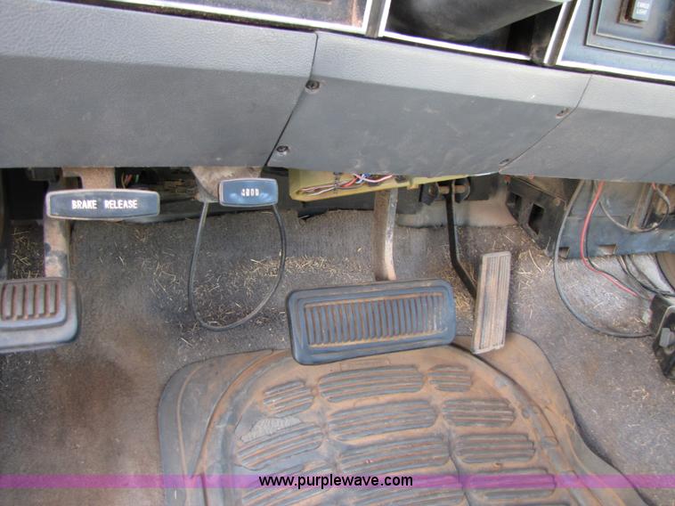 image for item C9532 1990 Dodge Ram D150 S pickup truck