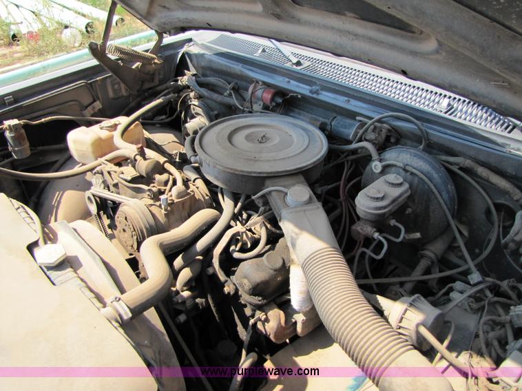 image for item C9532 1990 Dodge Ram D150 S pickup truck