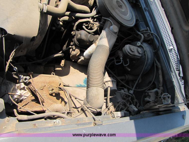 image for item C9532 1990 Dodge Ram D150 S pickup truck