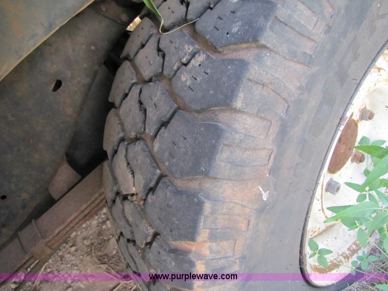 image for item C9532 1990 Dodge Ram D150 S pickup truck