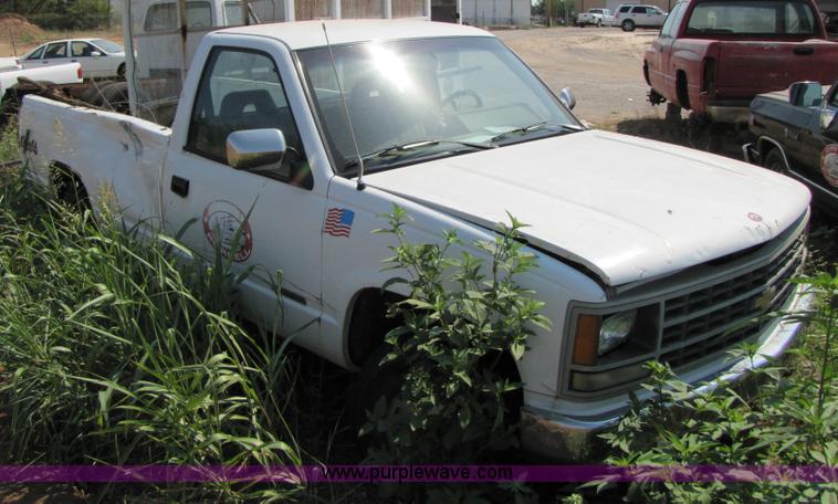 image for item C9533 1992 Chevrolet C1500 pickup truck